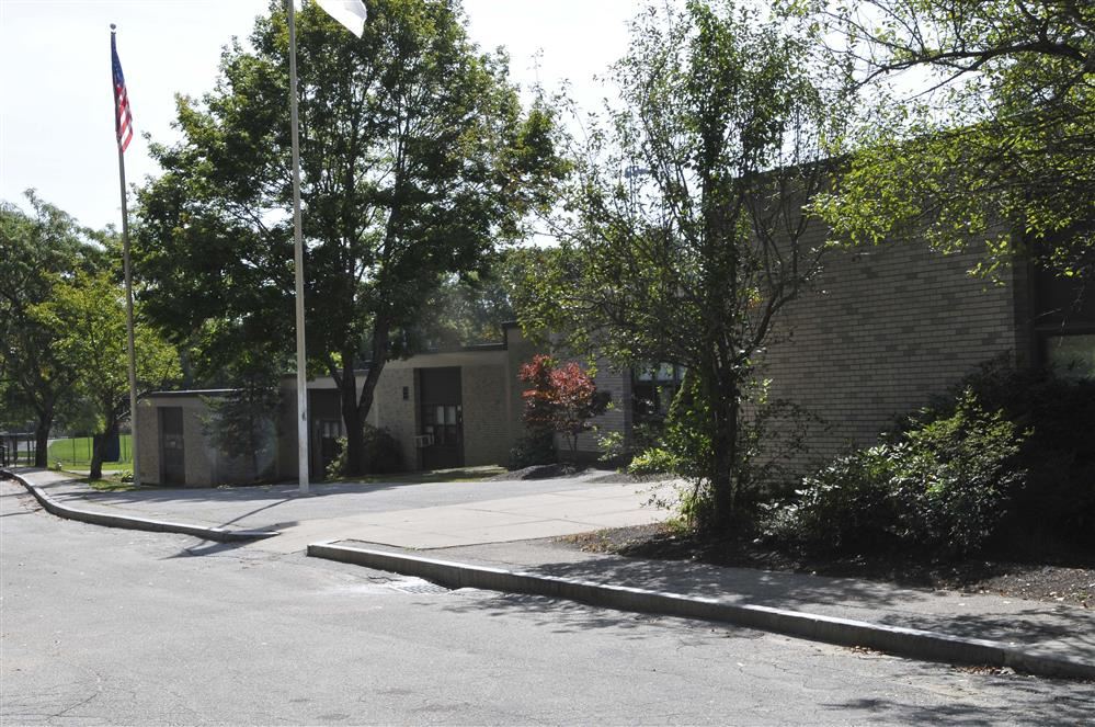 Saylesville outside image of school